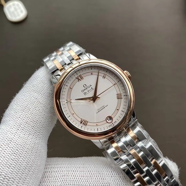 top-tier watch Omega women's white dial gold belt butterfly series watch front view