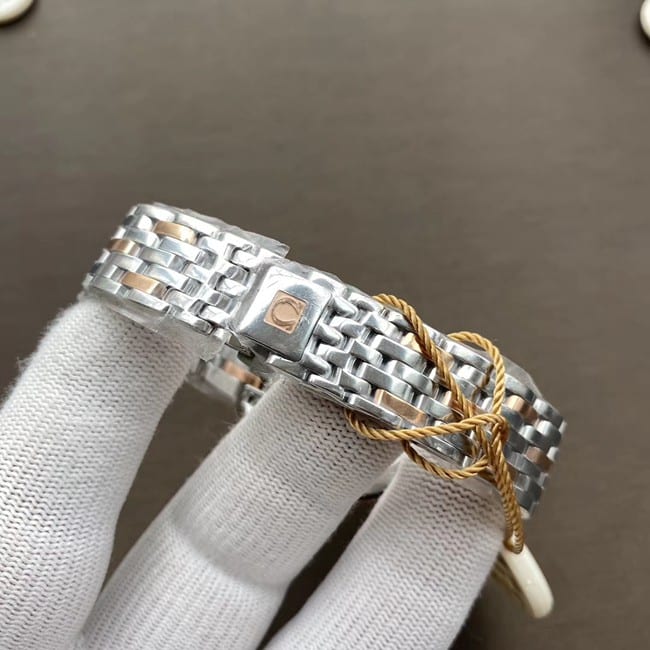 Top-tier watch Omega women's white dial gold belt butterfly series watch clasp picture