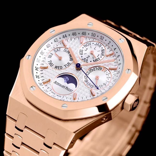 top-tier watch Audemars Piguet men's white dial gold band Royal Oak series automatic movement watch front view