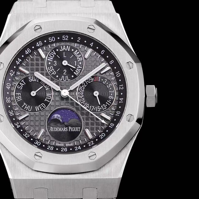 Audemars Piguetreplica watch Royal Oak series automatic movement men's gray plate steel bracelet watch front view