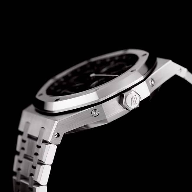 Audemars Piguetreplica watch Royal Oak series automatic movement men's gray plate steel bracelet watch side view