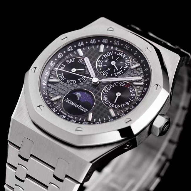 Audemars Piguetreplica watch Royal Oak series automatic movement men's gray plate steel bracelet watch front view
