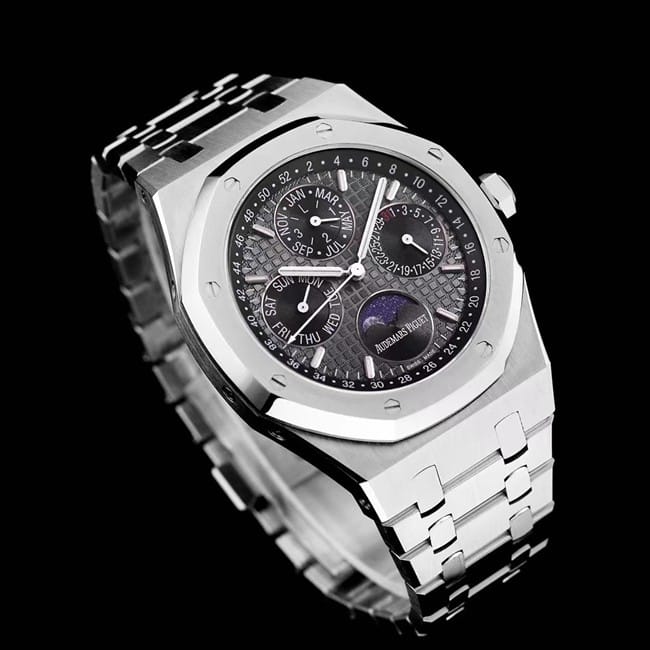 Audemars Piguetreplica watch Royal Oak series automatic movement men's gray plate steel bracelet watch front view