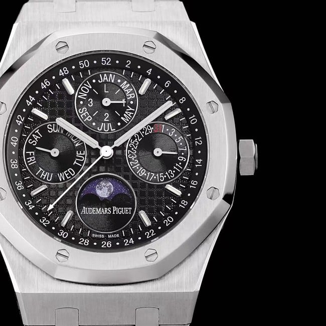 Audemars Piguettop-tier watch automatic movement men's black dialsteel braceletRoyal Oak series watch front view