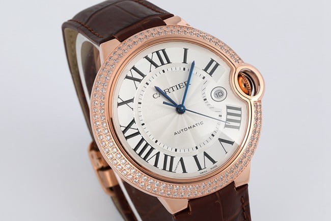 V6 factory top-tier watch Cartier men's white dial brown belt blue balloon series leather strap mechanical watch front view