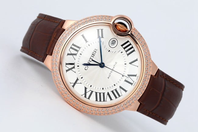 V6 factory top-tier watch Cartier men's white dial brown belt blue balloon series leather strap mechanical watch front view
