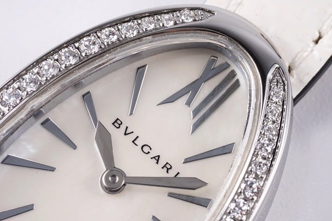 BV factory top-tier watch BvlgariquartzSerpenti series women's white dialleather strap watch detail shots