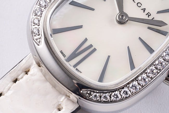 BV factory top-tier watch BvlgariquartzSerpenti series women's white dialleather strap watch detail shots