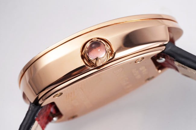BV factory top-tier watch Bvlgari women's red plate red strap Serpenti series quartzleather strap watch side view