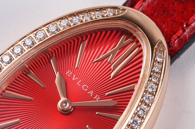 BV factory top-tier watch Bvlgari women's red plate red strap Serpenti series quartzleather strap watch detail shots