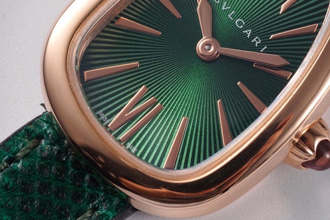 BV factory Bvlgaritop-tier watch ladies green dial green strap quartzSerpenti series leather strap watch detail shots