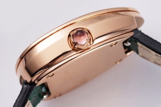 BV factory Bvlgaritop-tier watch ladies green dial green strap quartzSerpenti series leather strap watch side view
