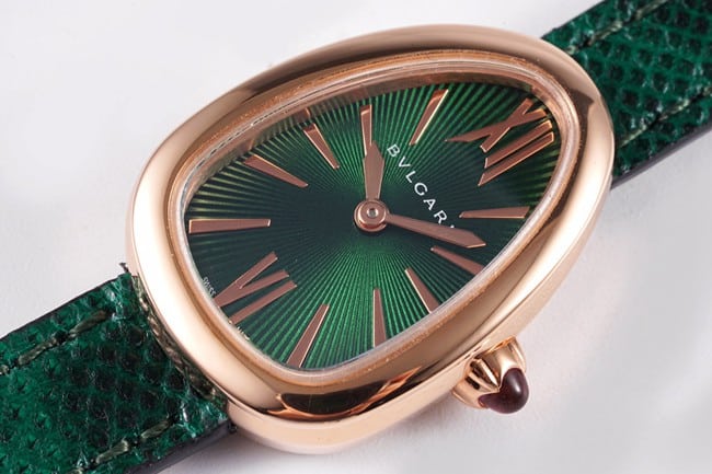 BV factory Bvlgaritop-tier watch ladies green dial green strap quartzSerpenti series leather strap watch front view