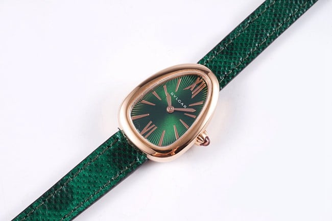 BV factory Bvlgaritop-tier watch ladies green dial green strap quartzSerpenti series leather strap watch front view