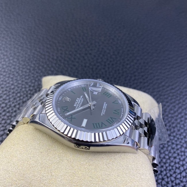 Clean factory Rolextop-tier watch men's gray plate steel braceletDatejust series automatic movement watch side view