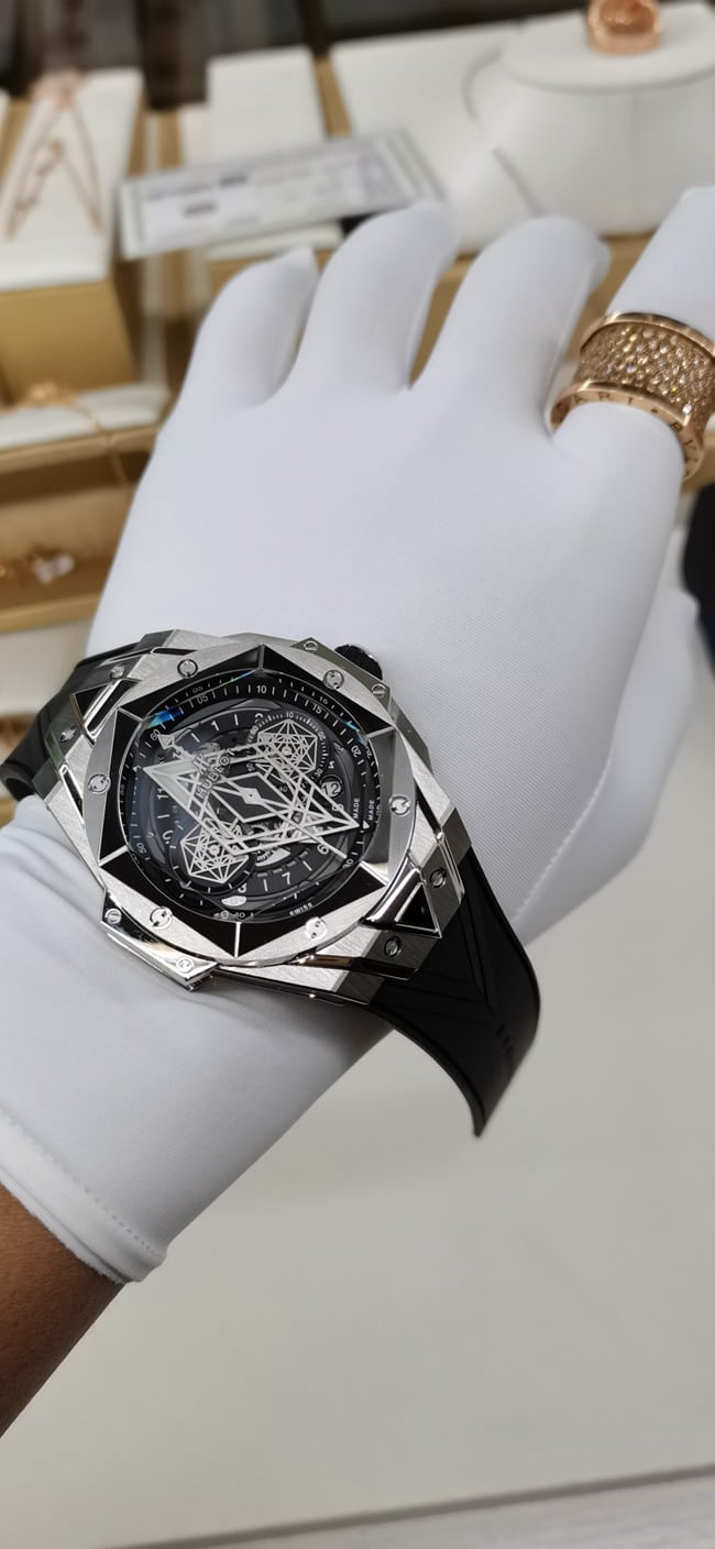 Hublottop-tier watch Big bang series fully automatic movement men's black dialrubber strap watch front view
