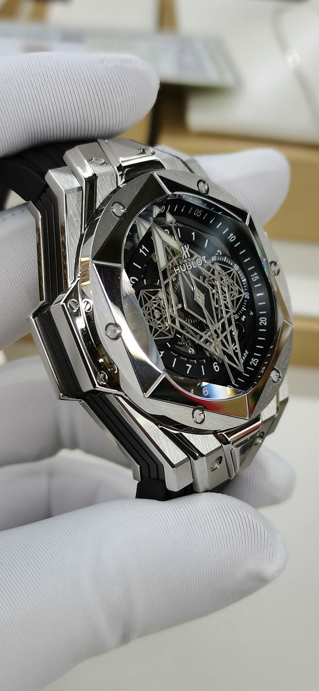 Hublottop-tier watch Big bang series fully automatic movement men's black dialrubber strap watch side view