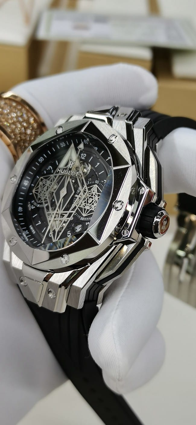 Hublottop-tier watch Big bang series fully automatic movement men's black dialrubber strap watch side view