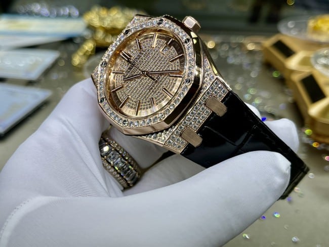 Audemars Piguettop-tier watch fully automatic movement men's gold plate black belt Royal Oak series watch detail shots
