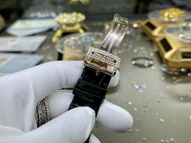 Audemars Piguettop-tier watch fully automatic movement men's gold plate black belt Royal Oak series watch clasp picture