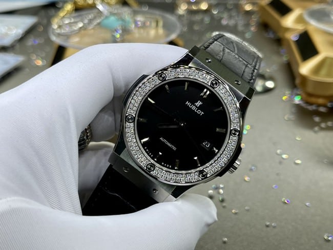 top-tier watch Hublot men's black dial black belt fully automatic movementleather strap watch front view