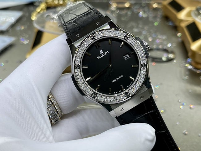 top-tier watch Hublot men's black dial black belt fully automatic movementleather strap watch front view