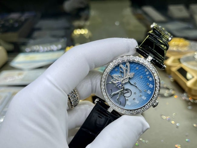 top-tier watch Van Cleef & Arpels ladies blue dial black belt fairy series leather strap watch front view