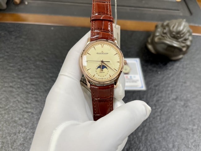 top-tier watch Jaeger-LeCoultre men's white dial brown belt moon phase series automatic movementleather strap watch front view