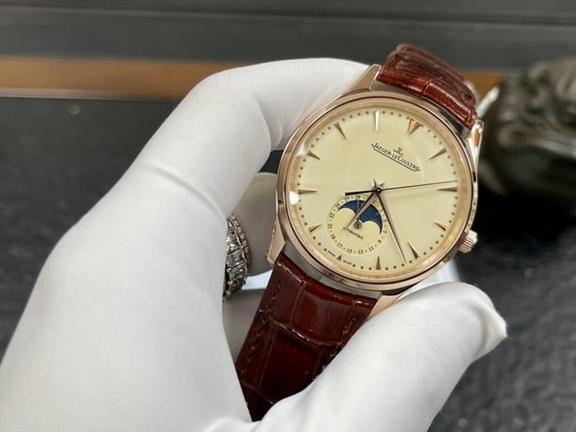 top-tier watch Jaeger-LeCoultre men's white dial brown belt moon phase series automatic movementleather strap watch front view