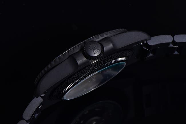 Rolextop-tier watch men's black dialsteel braceletSubmariner series mechanical watch side view