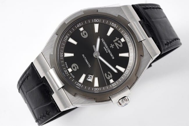 8F factory Vacheron Constantintop-tier watch Overseas series men's black dialsteel braceletautomatic movement watch front view