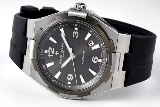 8F factory Vacheron Constantintop-tier watch Overseas series men's black dialsteel braceletautomatic movement watch front view