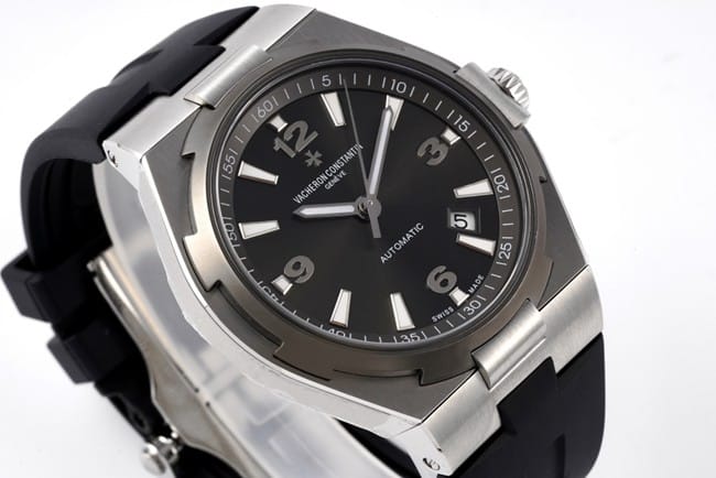 8F factory Vacheron Constantintop-tier watch Overseas series men's black dialsteel braceletautomatic movement watch front view