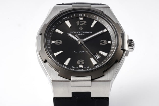 8F factory Vacheron Constantintop-tier watch Overseas series men's black dialsteel braceletautomatic movement watch front view