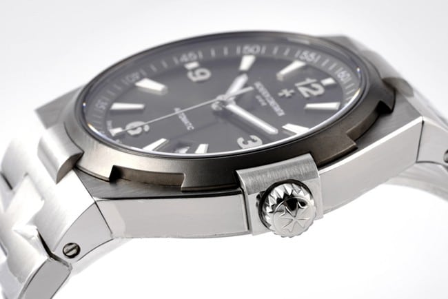8F factory Vacheron Constantintop-tier watch Overseas series men's black dialsteel braceletautomatic movement watch side view