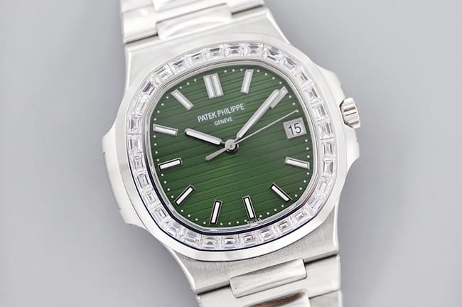 Patek Philippetop-tier watch men's green dialsteel bracelet fully automatic movement watch front view