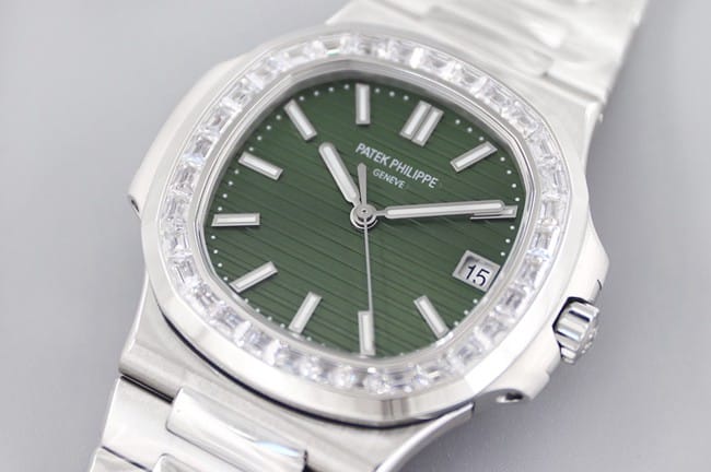 Patek Philippetop-tier watch men's green dialsteel bracelet fully automatic movement watch front view