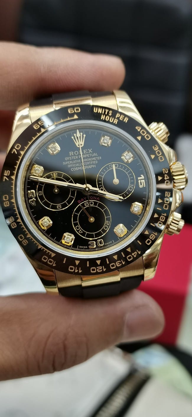 top-tier watch Rolex fully automatic movement men's black dialrubber strap watch front view