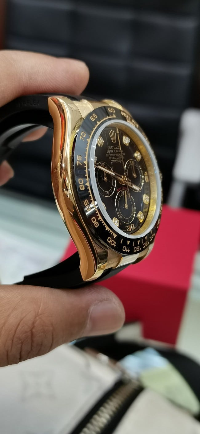 top-tier watch Rolex fully automatic movement men's black dialrubber strap watch side view