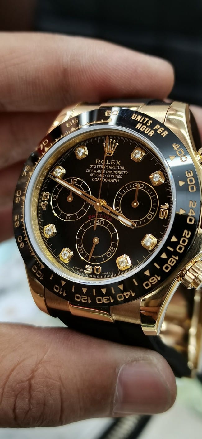 top-tier watch Rolex fully automatic movement men's black dialrubber strap watch front view