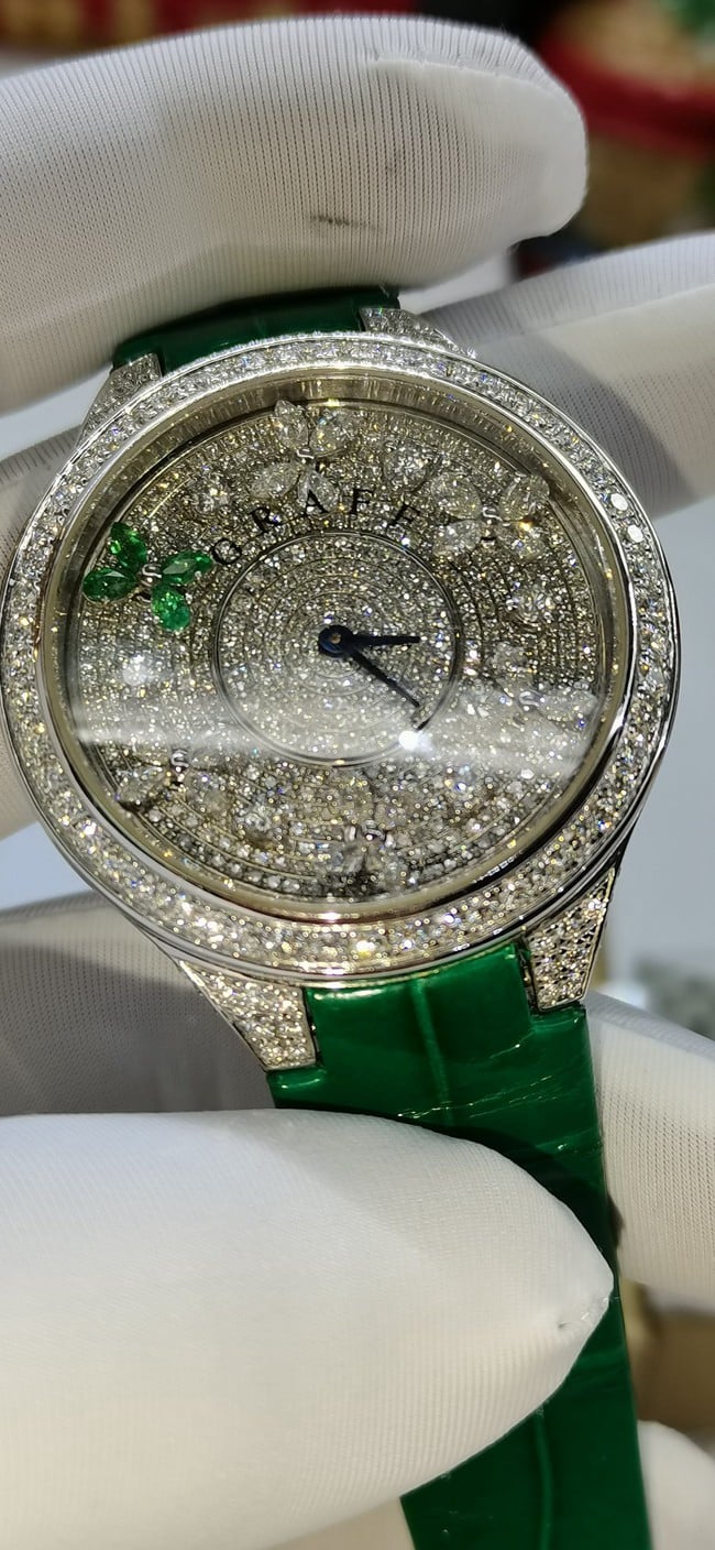 High-quality watch, women's, white dial, green strap, diamond-studded series, quartz movement, real gold, real diamonds, leather strap, watch front view