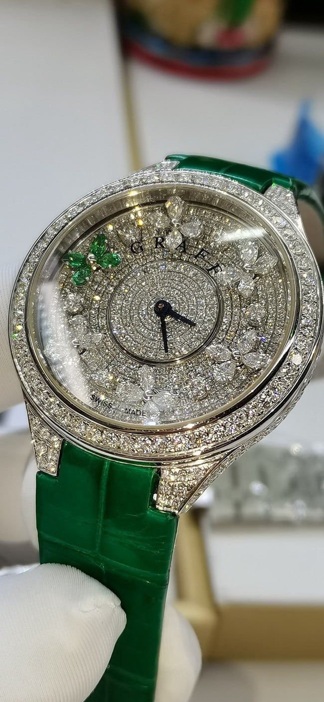 Top high-end women's watch, white dial, green strap, full star series, quartz movement, real gold, real diamonds, leather strap, watch detail pictures.