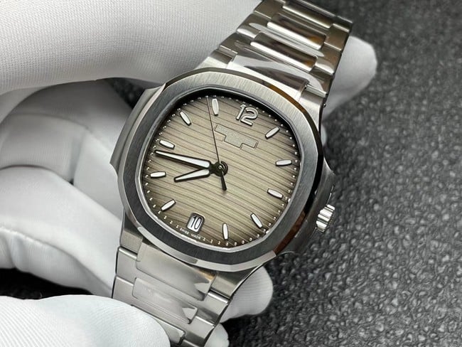 3K FactoryPatek Philippetop-tier watch Nautilus series fully automatic movement women's black dialsteel bracelet watch front view