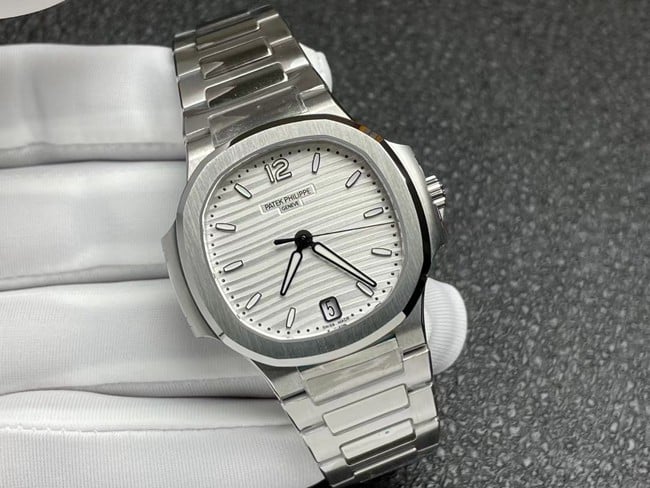 3K FactoryPatek Philippetop-tier watch women's white dialsteel bracelet fully automatic movementNautilus series watch front view