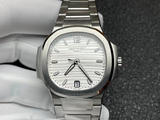 3K FactoryPatek Philippetop-tier watch women's white dialsteel bracelet fully automatic movementNautilus series watch front view
