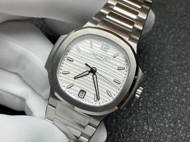 3K FactoryPatek Philippetop-tier watch women's white dialsteel bracelet fully automatic movementNautilus series watch front view