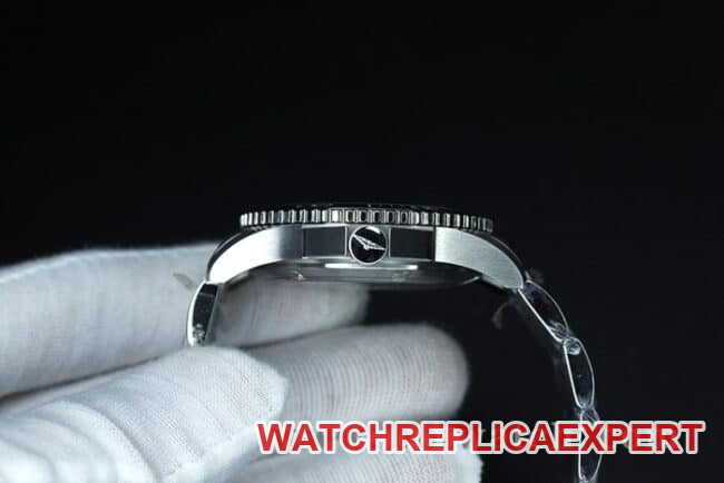 ZF FactoryLonginestop-tier watch Concas green men's black dialsteel bracelet fully automatic movement watch side view