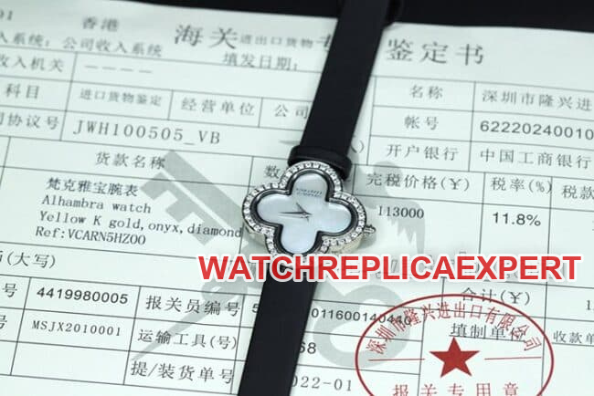 top-tier Van Cleef & Arpels four-leaf clover ladies' watchwhite dial South African real diamond silk bracelet front view of Swiss quartz watch