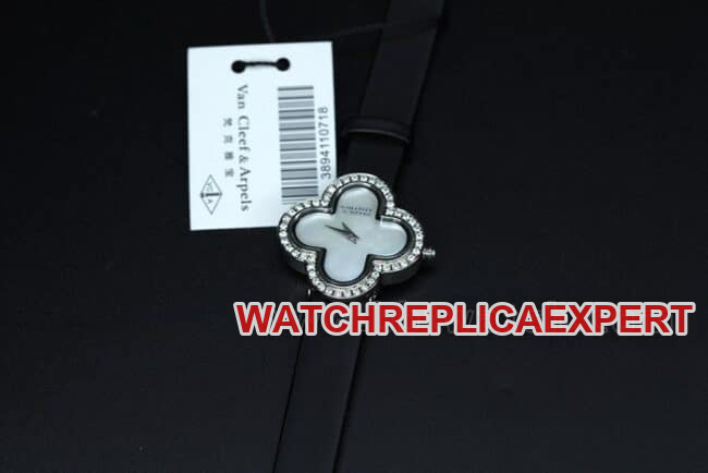 top-tier Van Cleef & Arpels four-leaf clover ladies' watchwhite dial South African real diamond silk bracelet front view of Swiss quartz watch