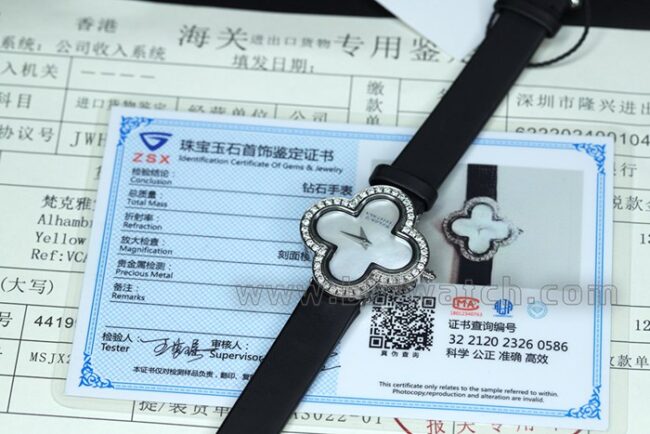 top-tier Van Cleef & Arpels four-leaf clover ladies' watchwhite dial South African real diamond silk bracelet front view of Swiss quartz watch